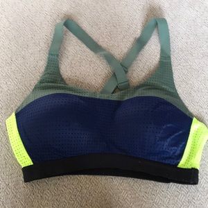 Victoria’s Secret lightweight sports bra